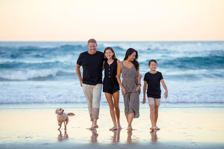 family-6398107_1280 (1)