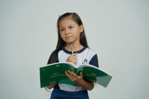 little-girl-7857045_1280