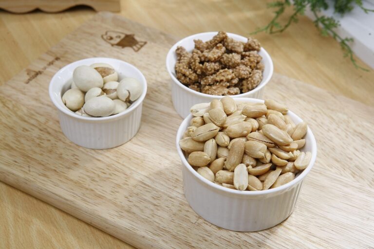 nuts-388785_1280